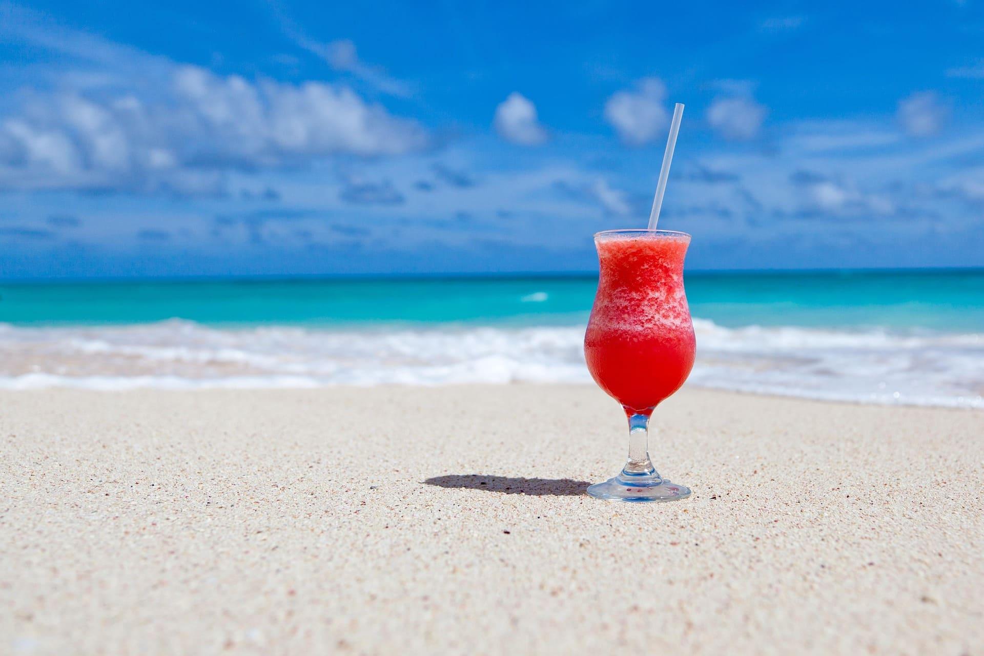 Cocktail am Traumstrand - Pauschalurlaub günstig buchen auf Flugreisen.net