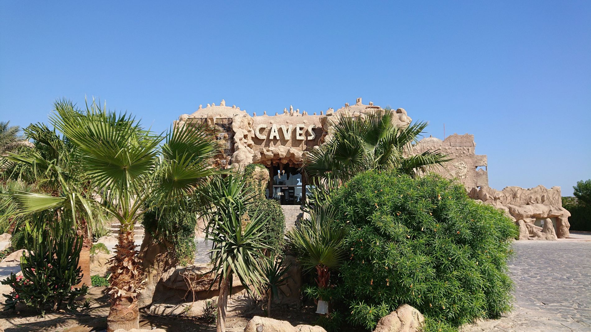 Caves Beach Resort Hurghada - Adults-Only Resort mit Höhlenarchitektur am Roten Meer